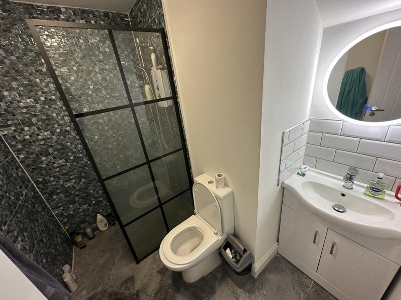 5 bed property in Penhevad Street, Grangetown